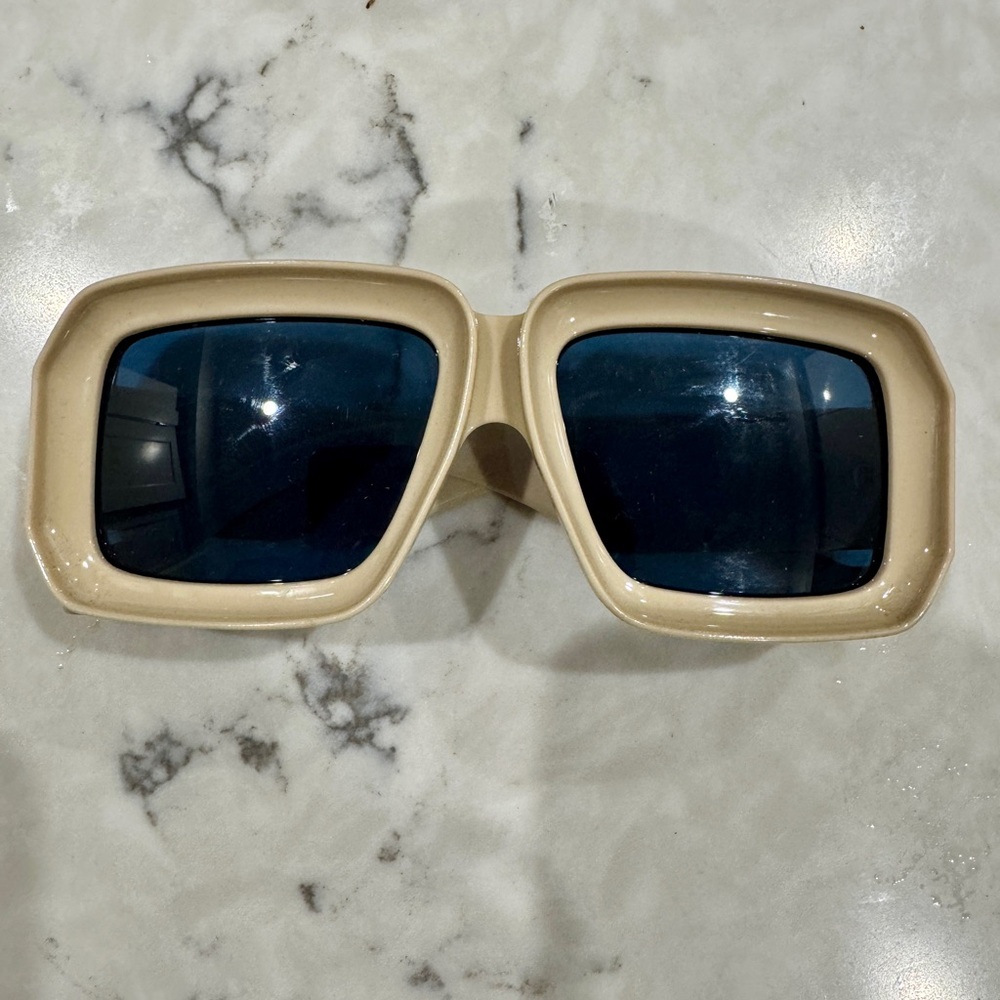LOEWE
Paula's Ibiza oversized sunglasses